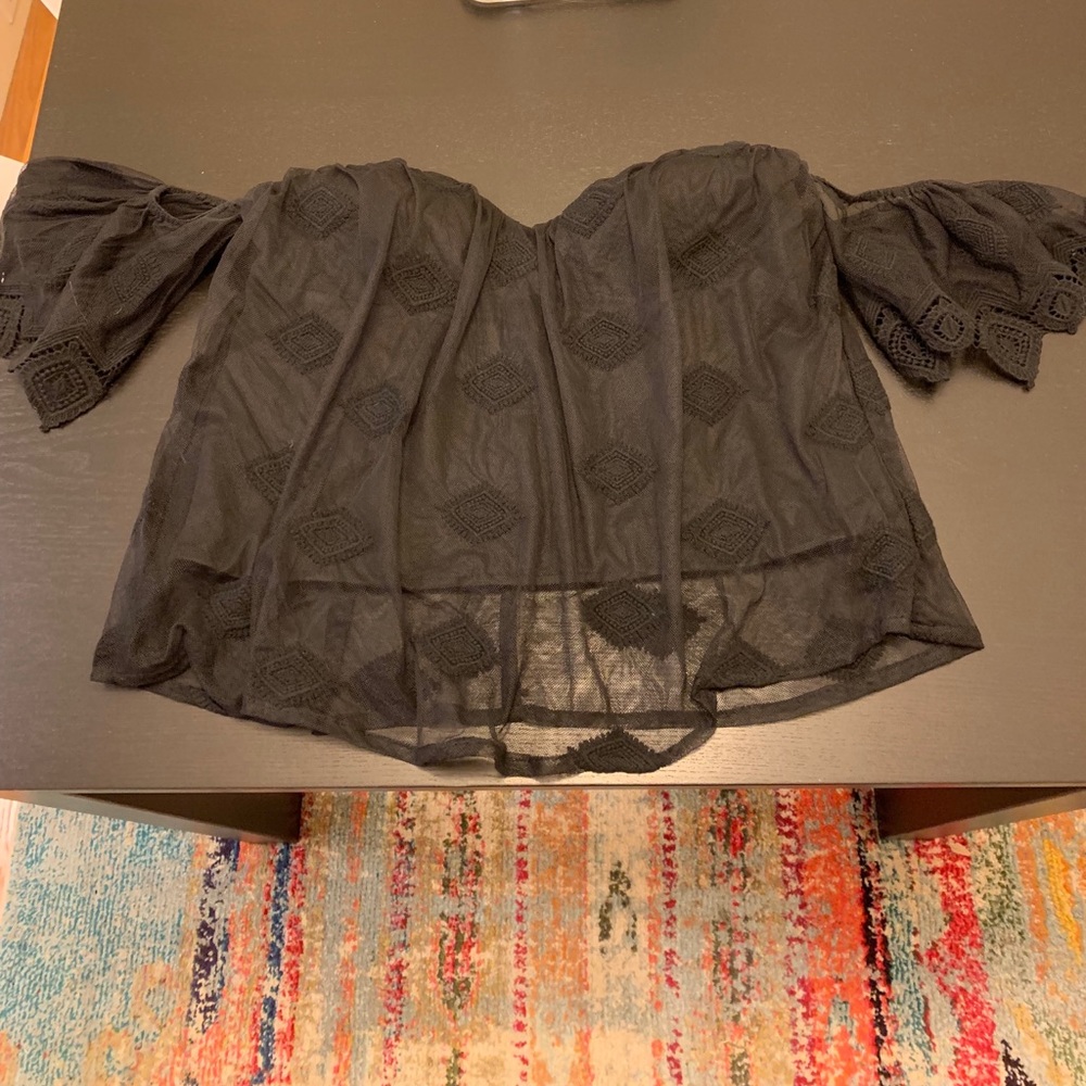 Sweetheart off the shoulder cropped black top